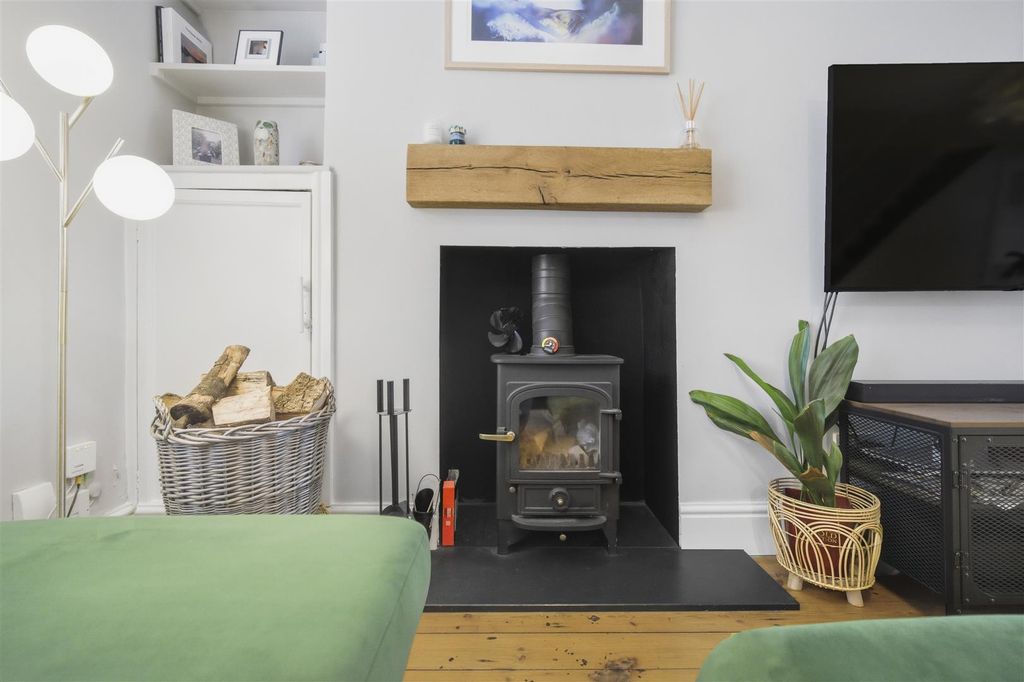 Property photo 2 of 18