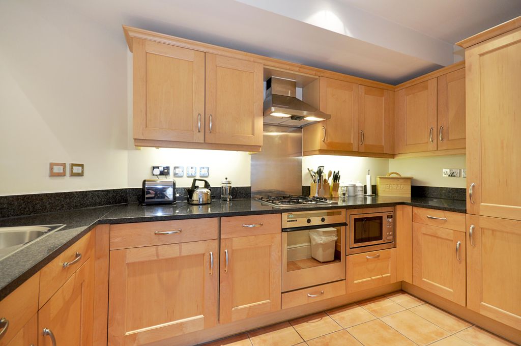 Property photo 2 of 10 Kitchen