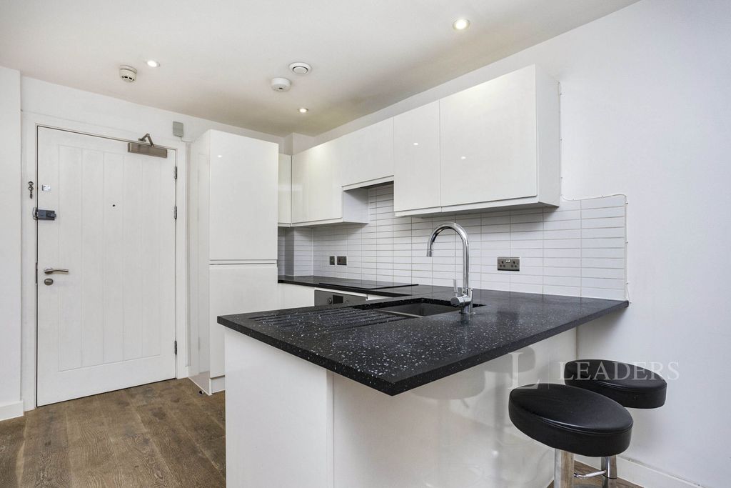 Property photo 2 of 10 Kitchen