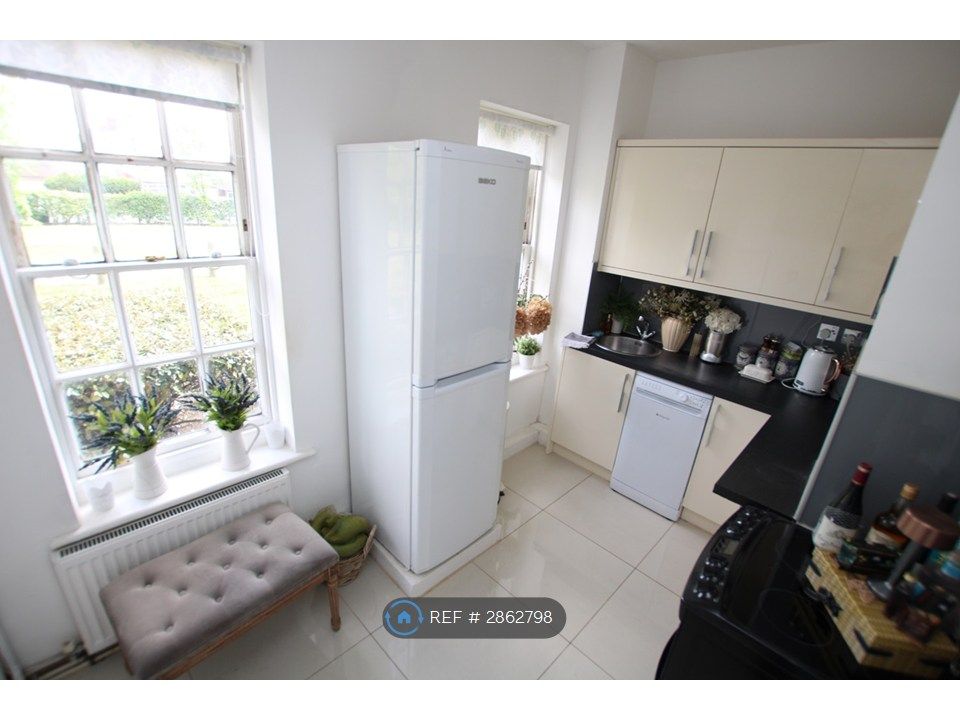 Property photo 3 of 10 Seperate Kitchen Inc Dishwasher