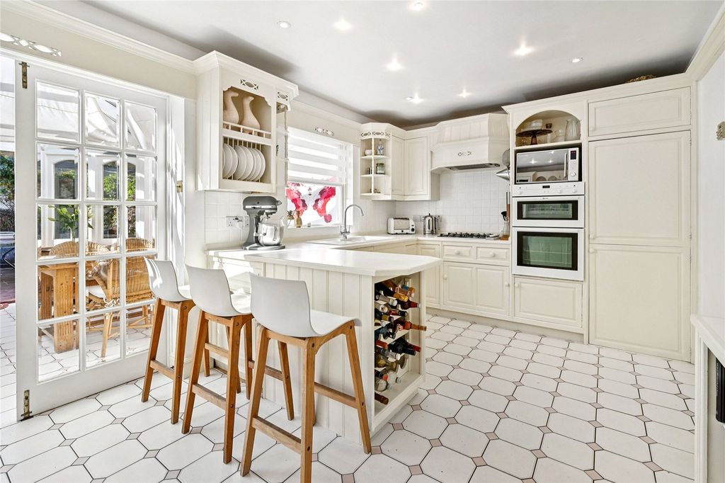 Property photo 3 of 15 Kitchen