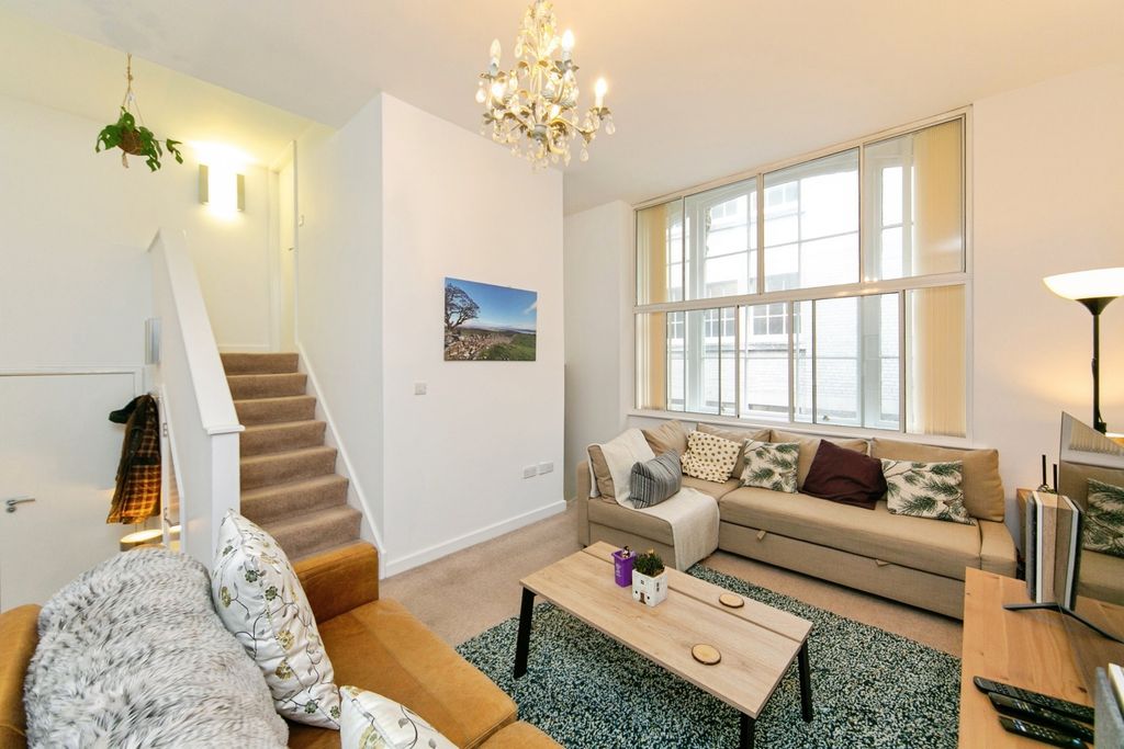 Property photo 2 of 17 Photo