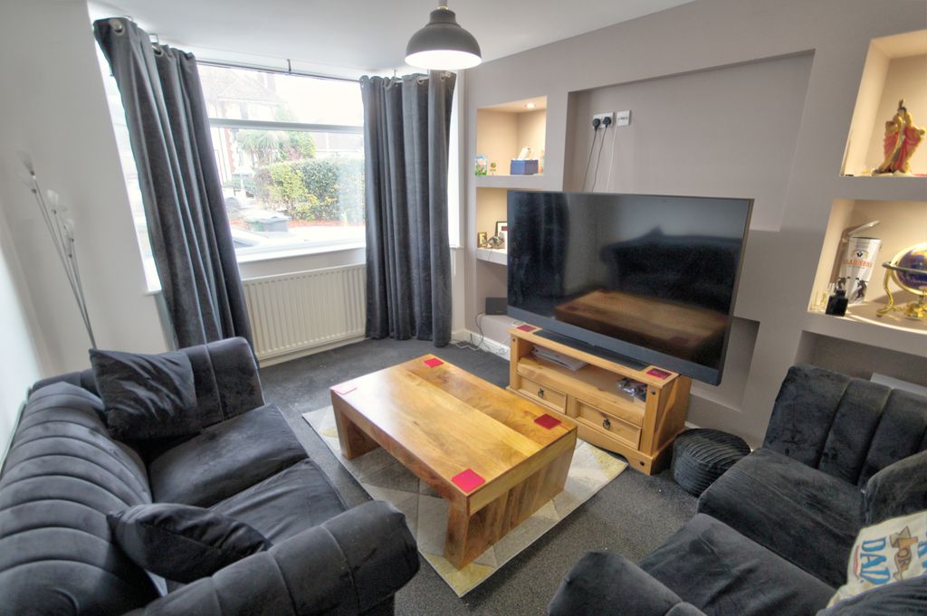 Property photo 2 of 17 Lounge A