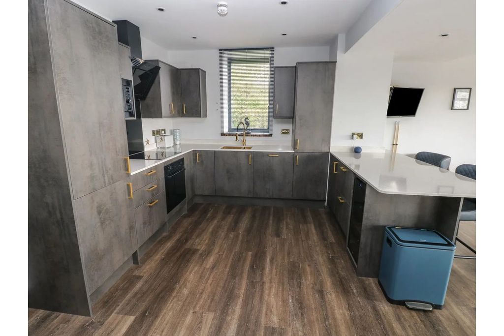 Additional image 14 of 3 bed flat for saleNarberth Road, Tenby SA70