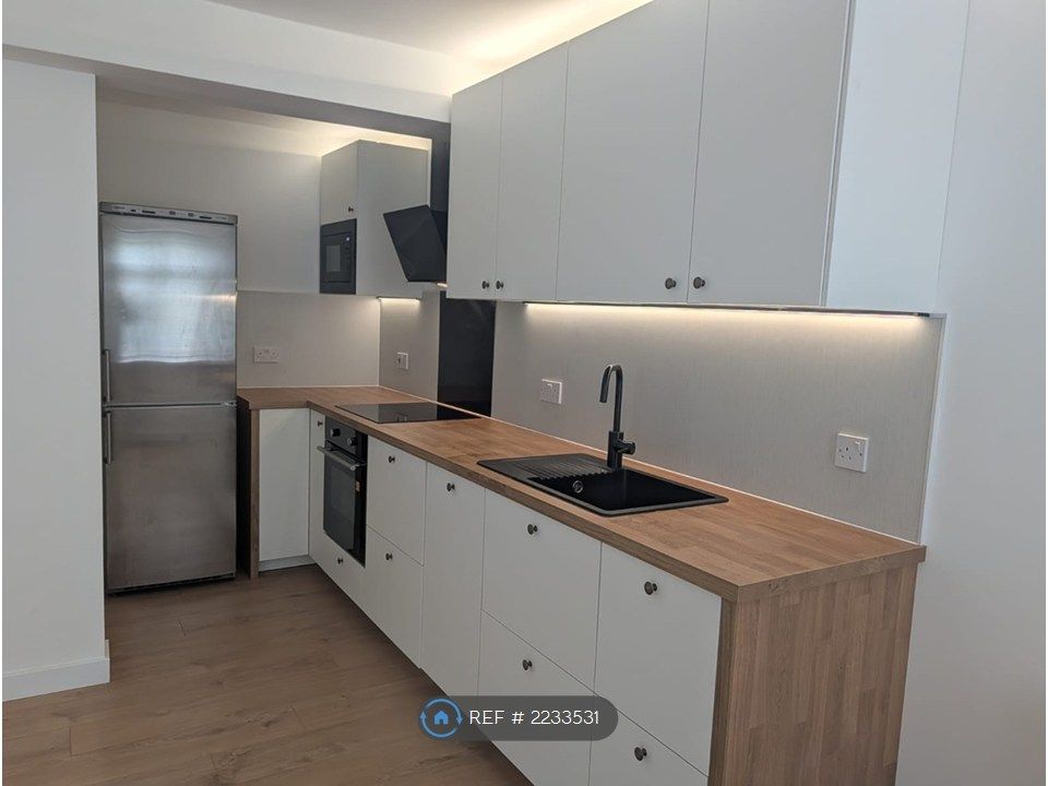 Property photo 3 of 20 Kitchen
