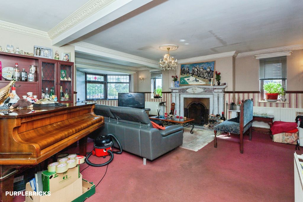 Property photo 3 of 33