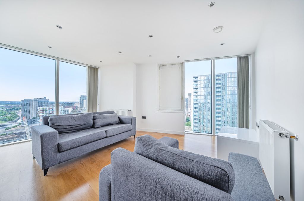 Property photo 2 of 24 1305630-3-684335A...