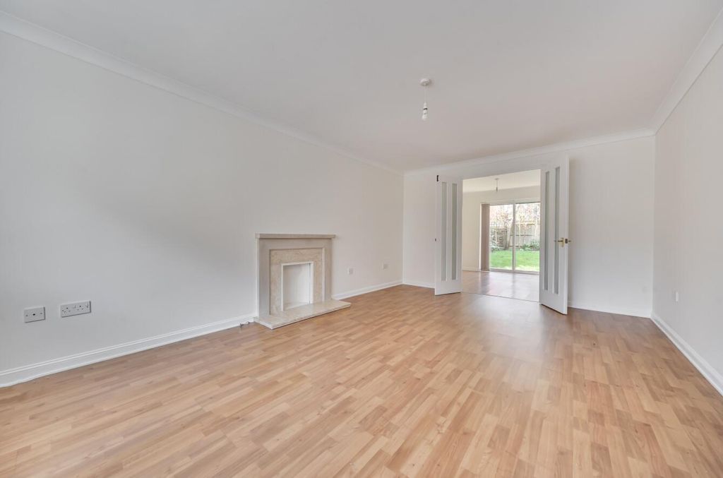 Property photo 2 of 23