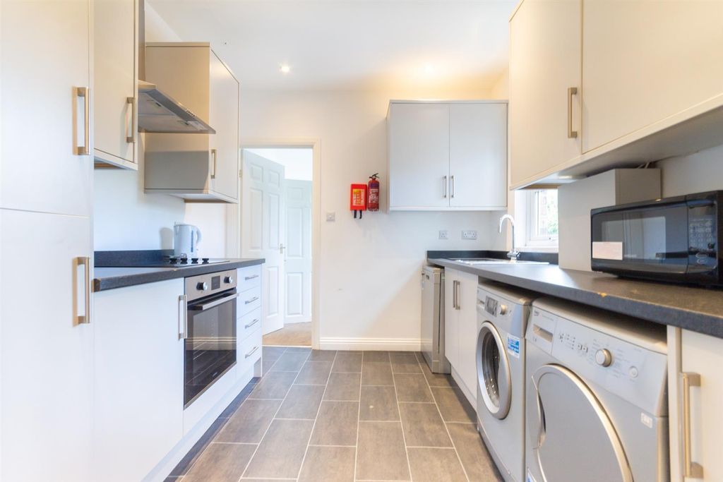 Property photo 3 of 6 Lmvmahogauqoy03Tb46Taq.Jpg