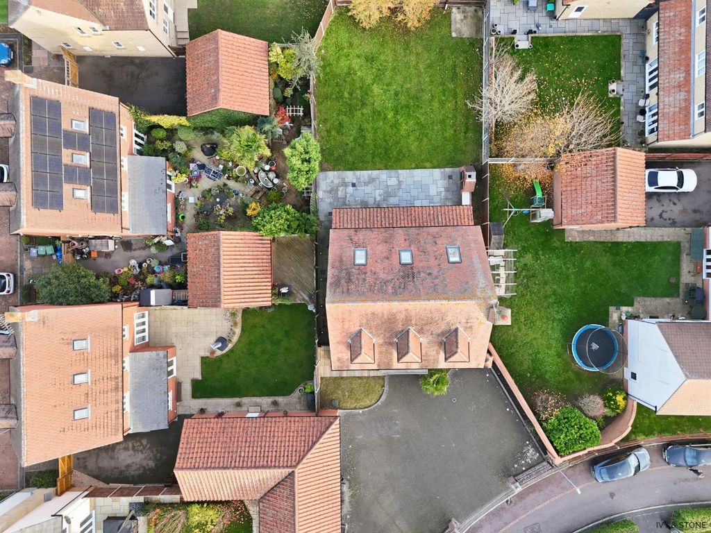 Property photo 3 of 41 4699692