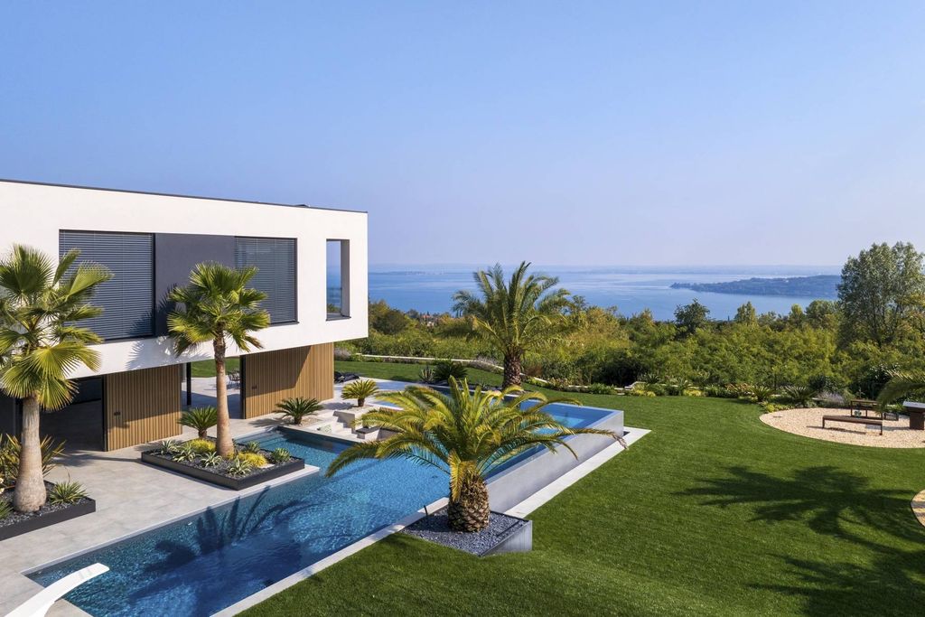 Property photo 1 of 36