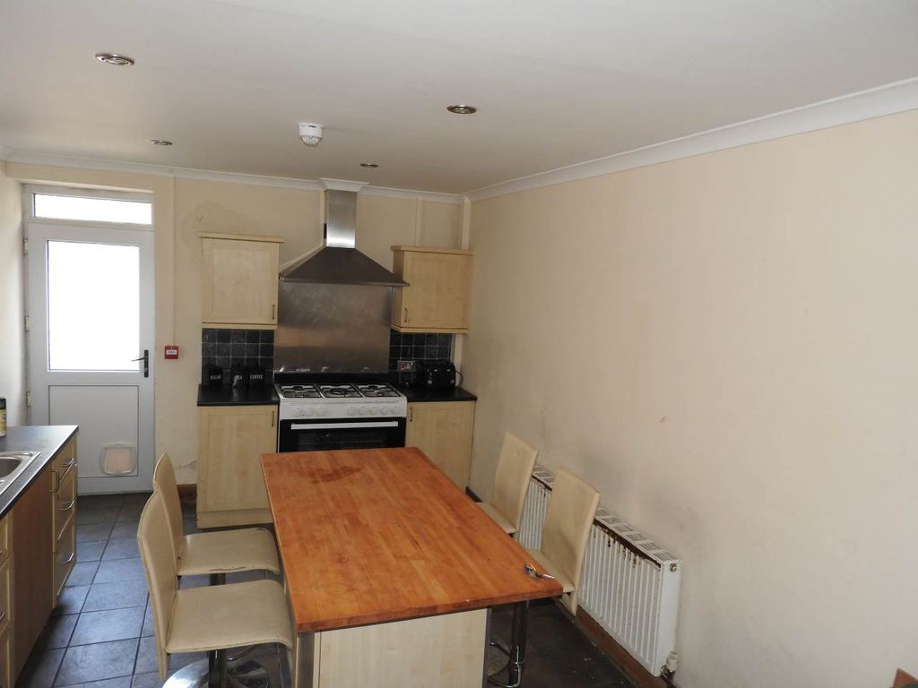 Property photo 3 of 8 2