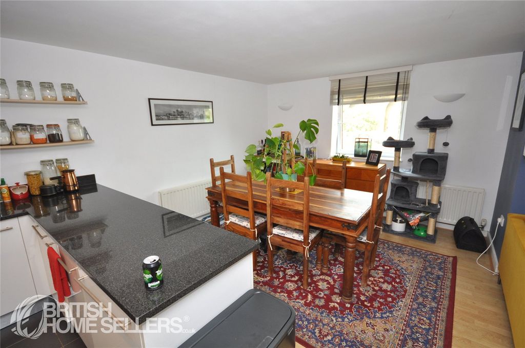 Property photo 2 of 17 Picture No. 15