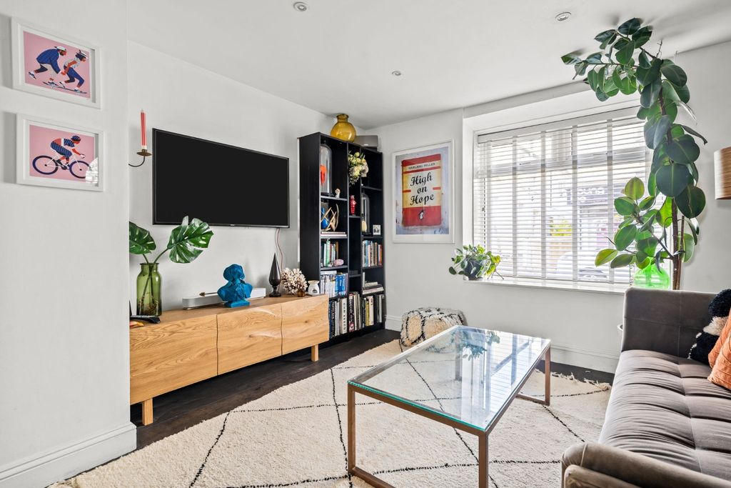 Property photo 2 of 12 4289071