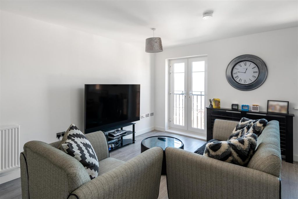 Property photo 3 of 11 7 Holton House Internals9.Jpg