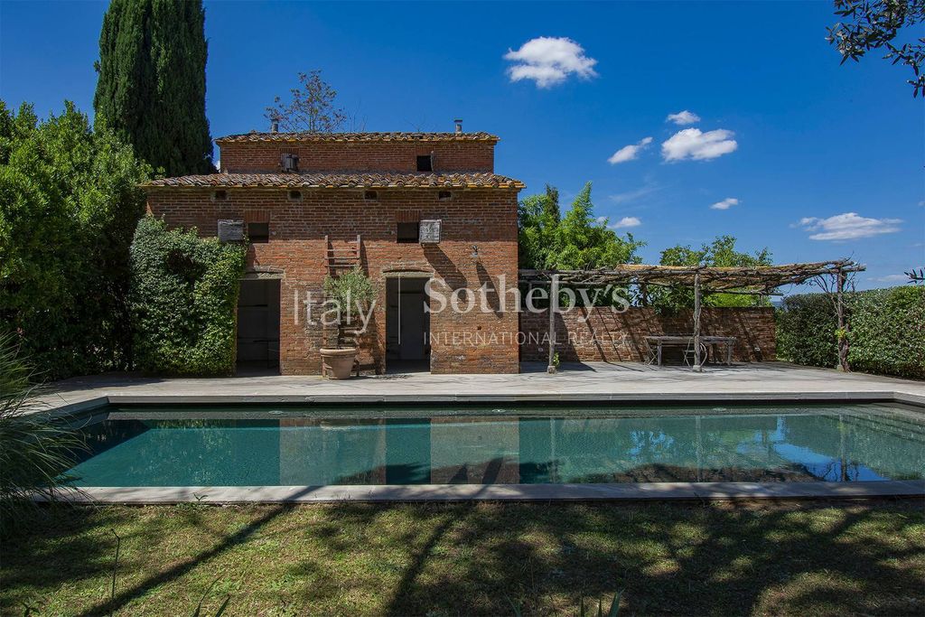 Property photo 2 of 35