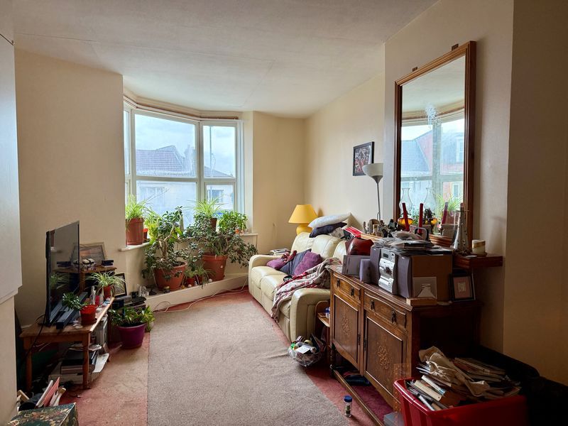 Property photo 2 of 7 .