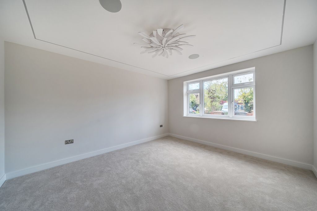 Property photo 3 of 16 1371904-18-68Fbaa...