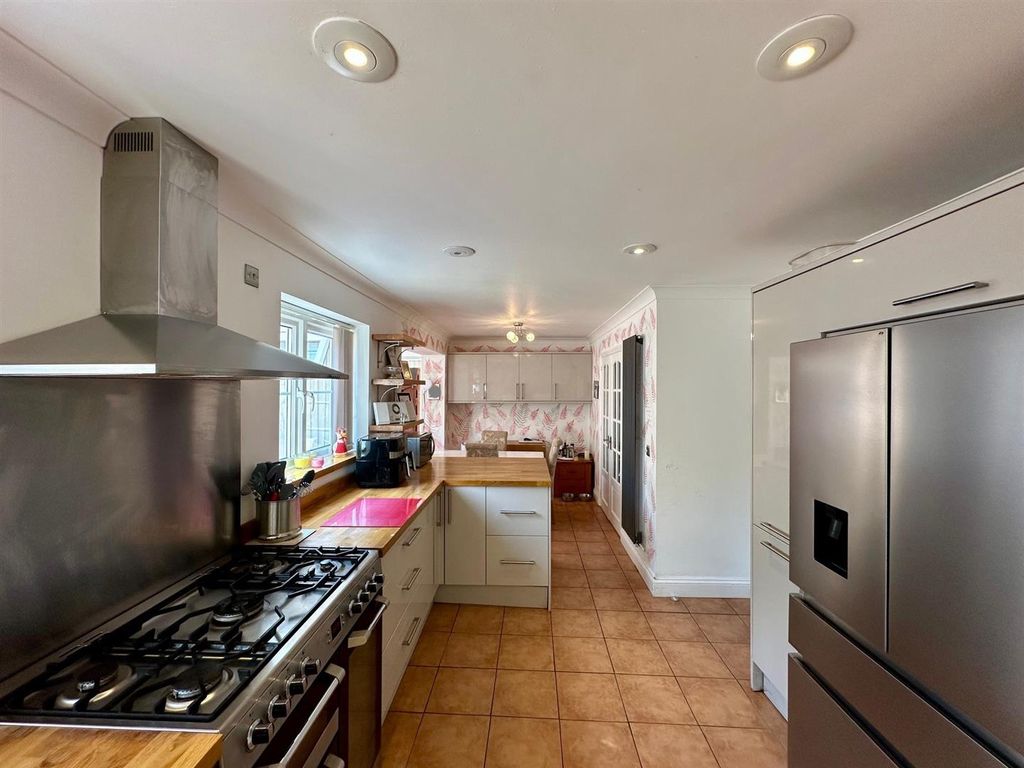 Property photo 3 of 32 Kitchen/Dining Room