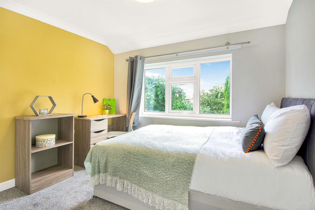 Property photo 3 of 7 Bright, Modern Bedroom With Double Bed And Desk...