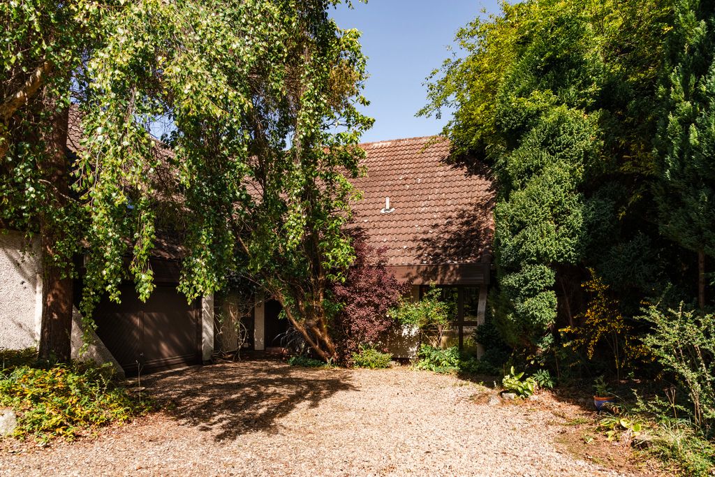Property photo 3 of 32 288036 - 32 Barnton Gardens 58.Jpg