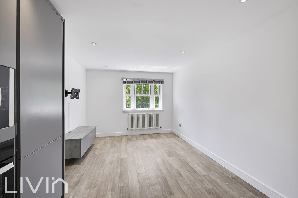 Property photo 3 of 10 3
