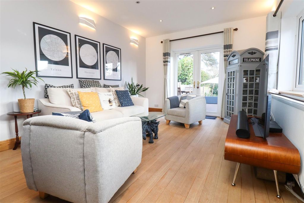 Property photo 3 of 22 Living Room