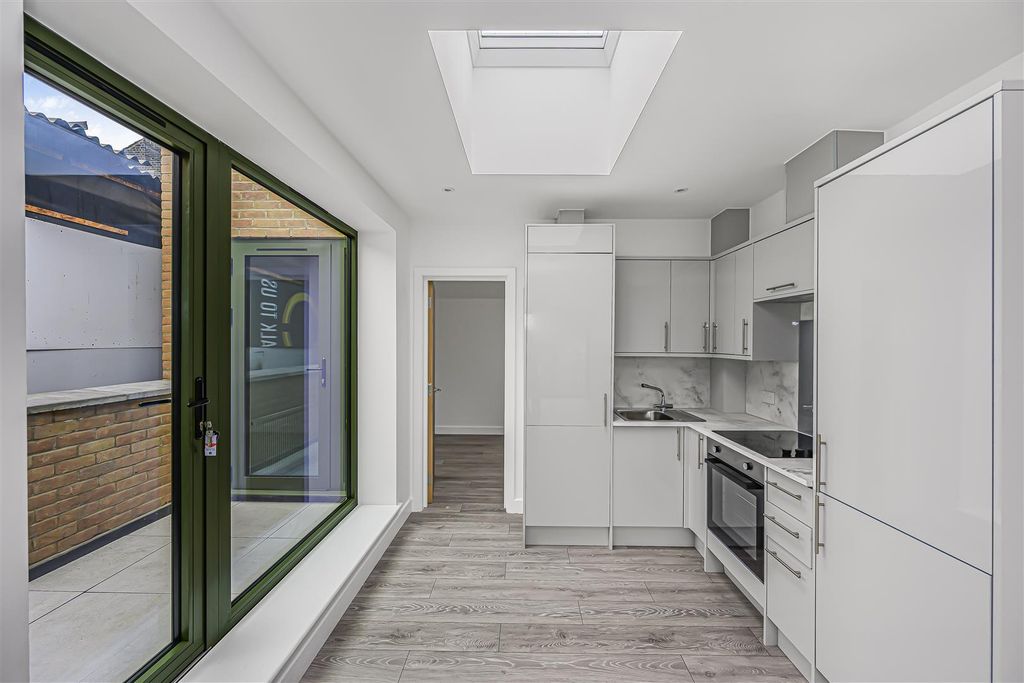 Property photo 1 of 18 59 High Street-7.Jpg