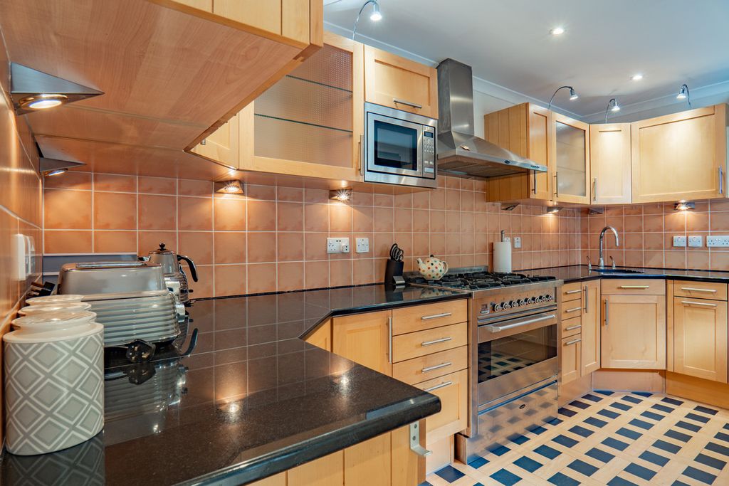 Additional image 9 of 4 bed flat for saleIsland Bank Road, Inverness IV2