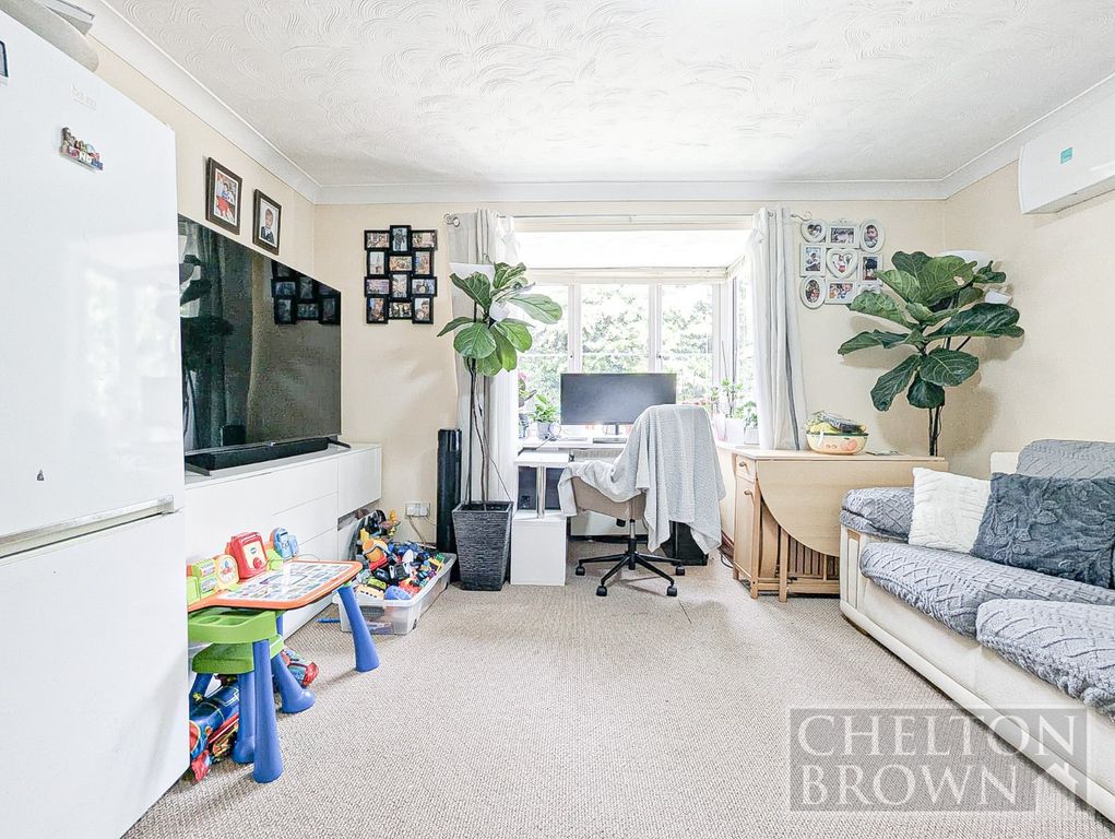 Property photo 3 of 18 Living Room