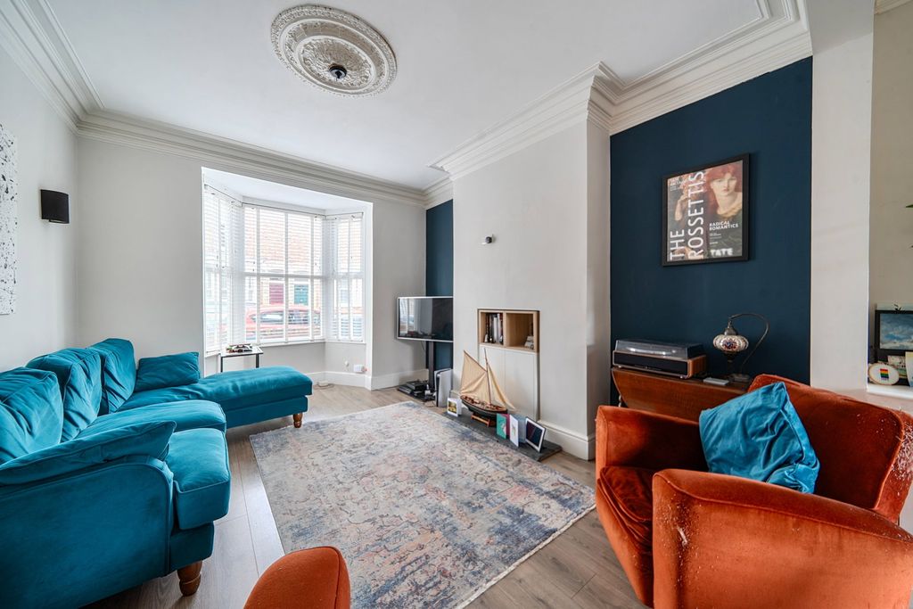 Property photo 2 of 17