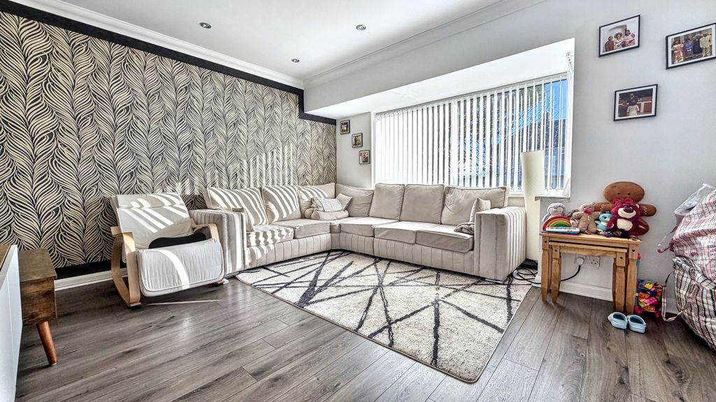 Property photo 2 of 17 Img_9879.Jpeg