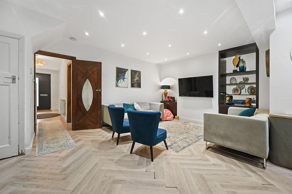 Property photo 2 of 13