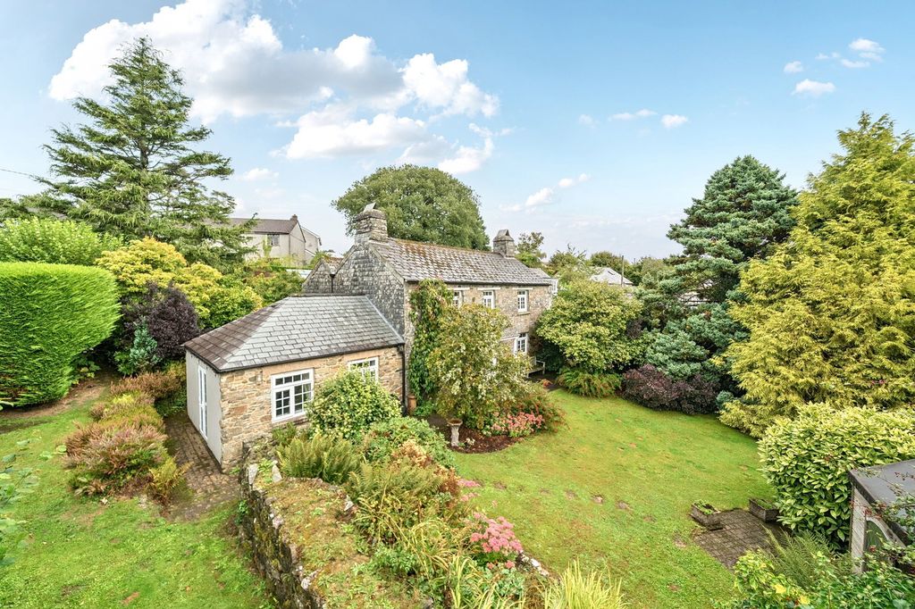 Property photo 2 of 27