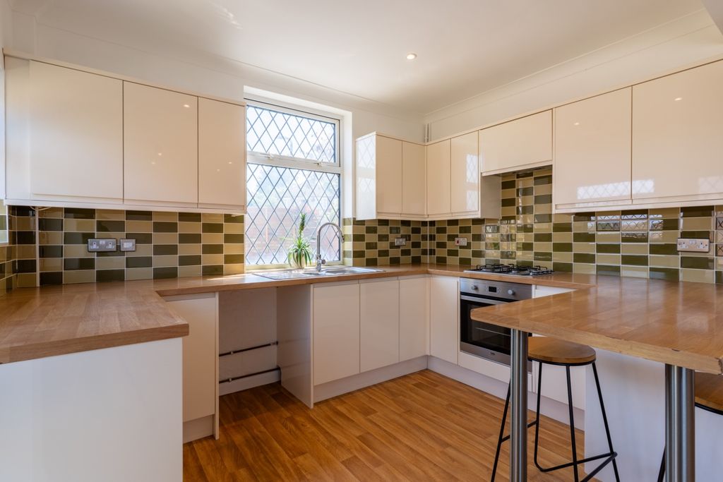 Property photo 3 of 22 5030405