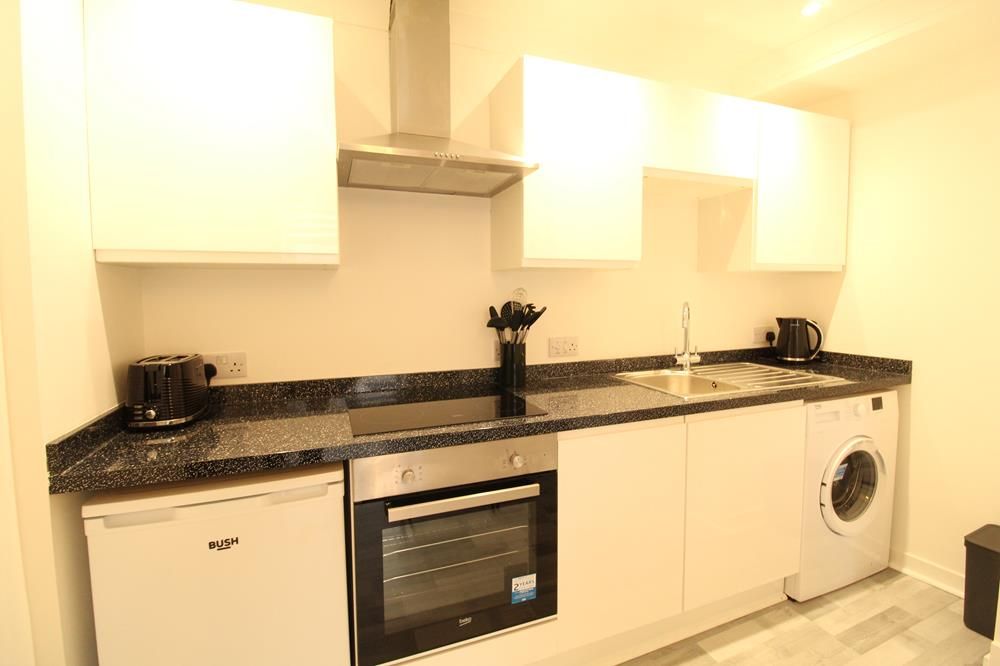 Property photo 3 of 5 Kitchen − Use