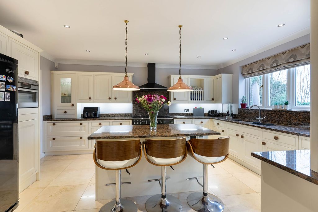 Property photo 3 of 29