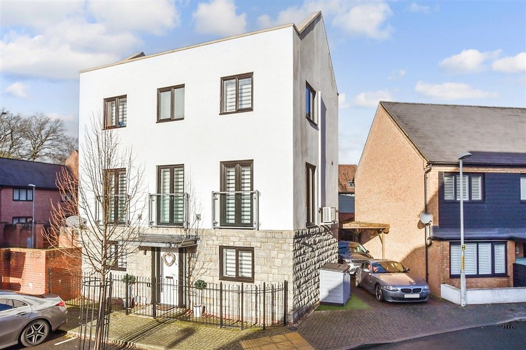 Property photo 1 of 19 External (Web)