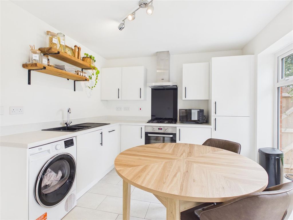 Property photo 3 of 24 Cam02935G0-Pr0128-Still005.Jpg