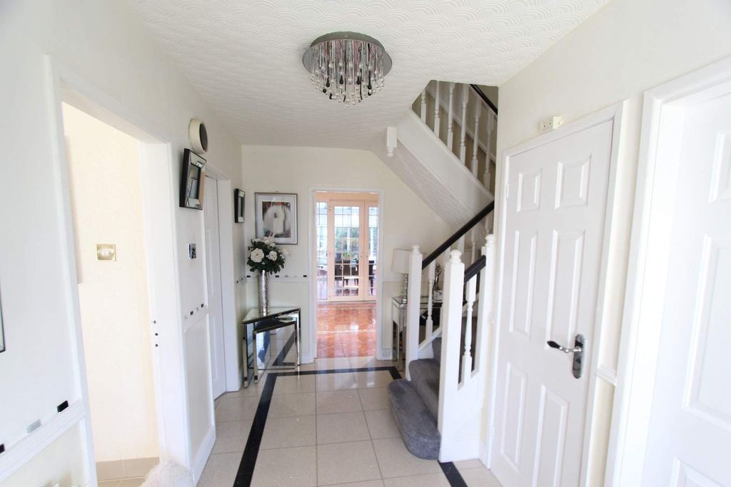 Property photo 2 of 29