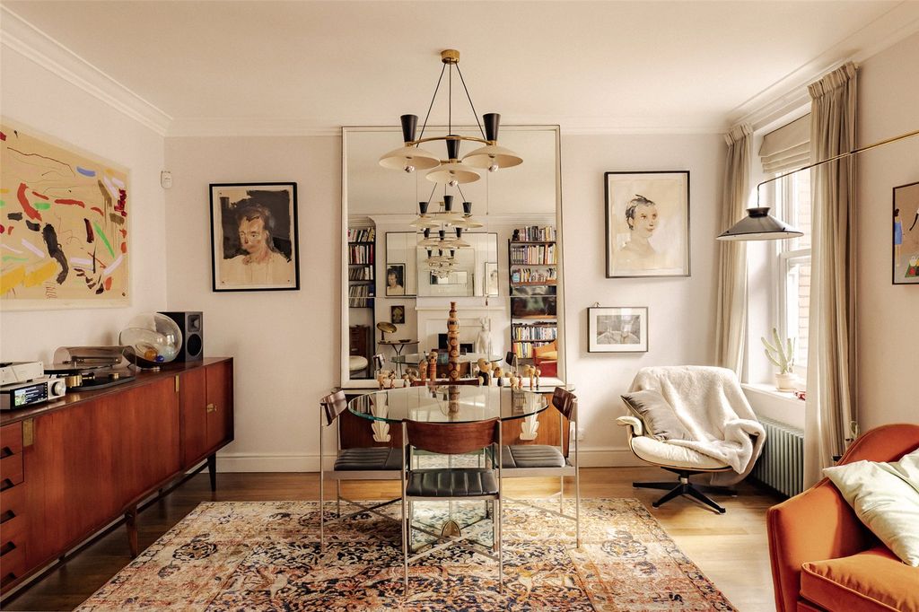 Property photo 3 of 9 Living Room