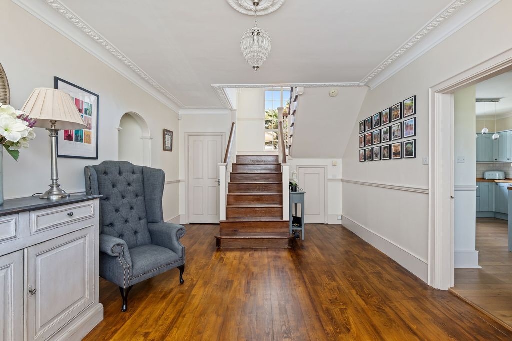 Property photo 2 of 36