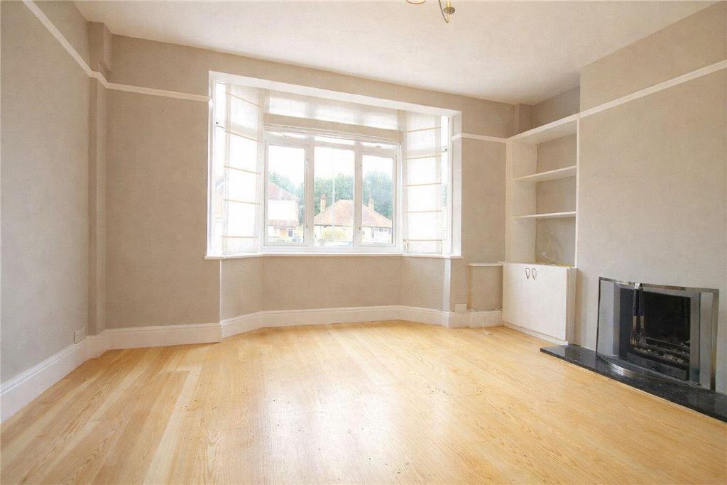 Property photo 3 of 12 Lounge