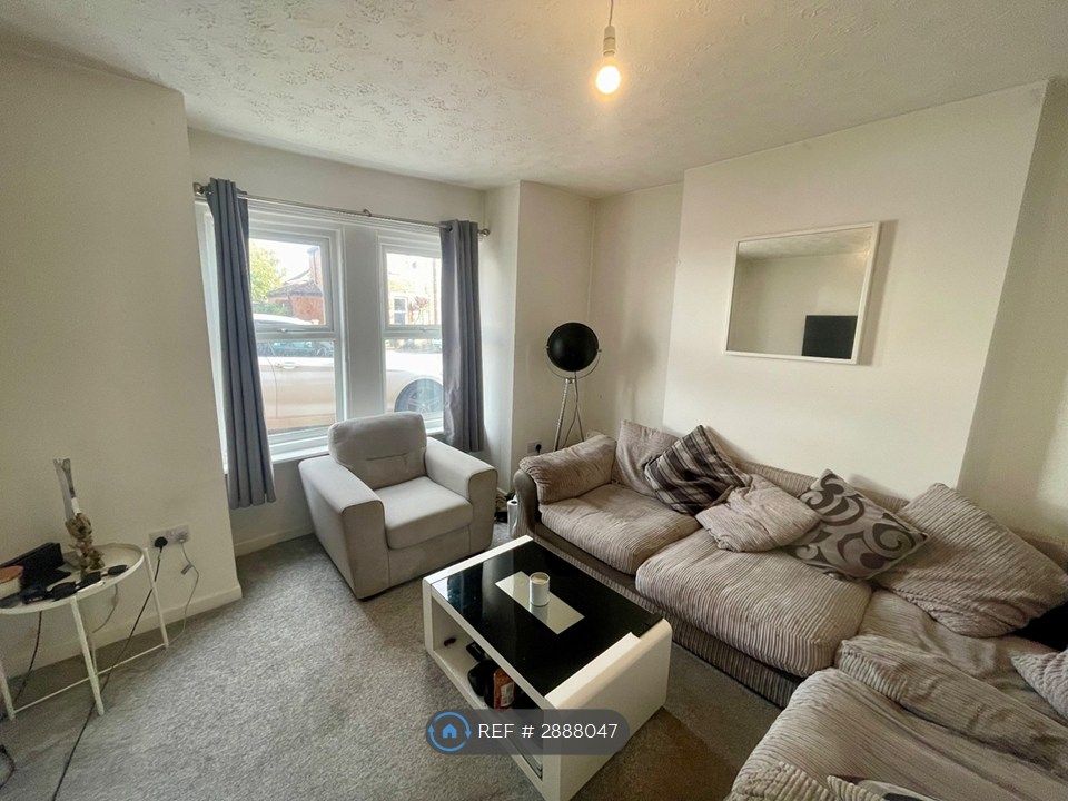 Property photo 3 of 14 Lounge