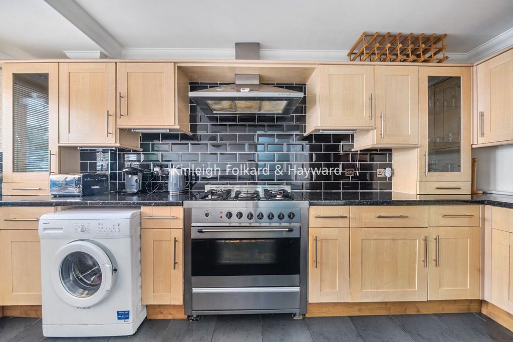 Property photo 3 of 18 Picture No. 11