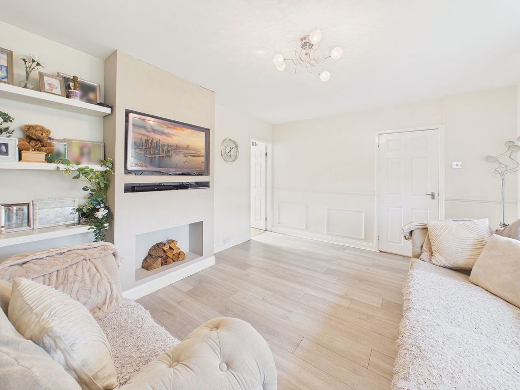 Property photo 2 of 12 Lounge