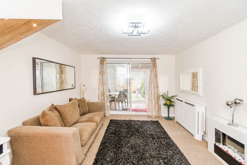 Property photo 2 of 16 Pbox-Img.Jpg