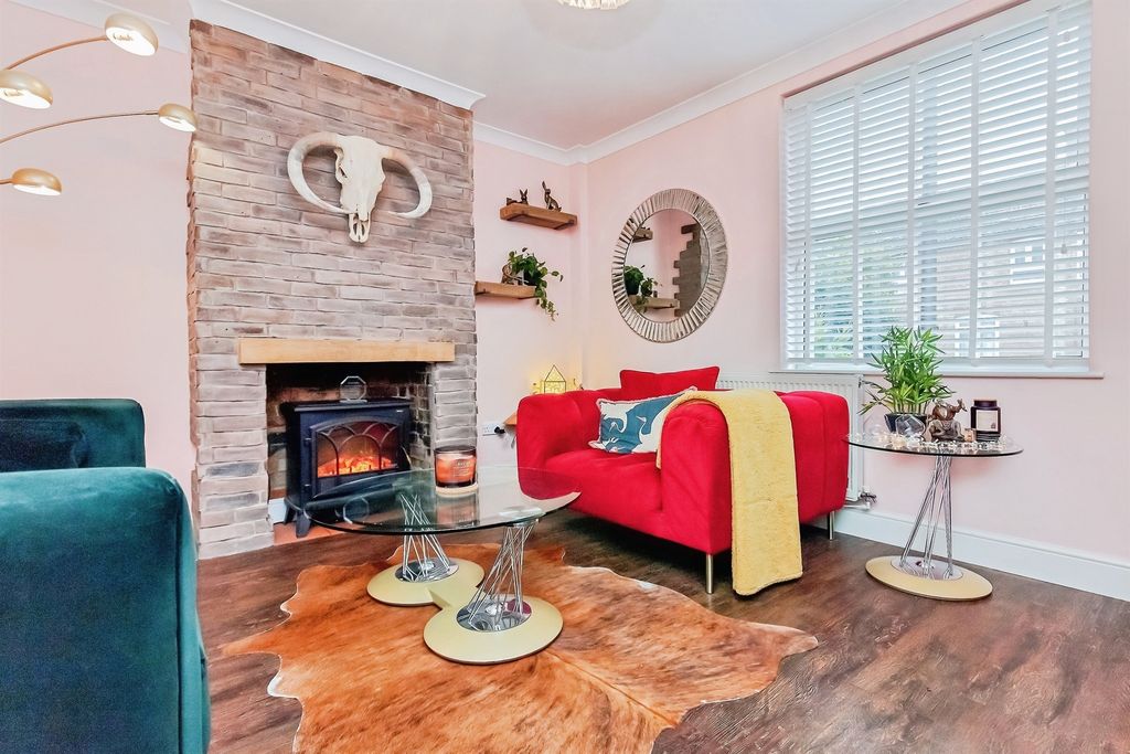 Property photo 2 of 20