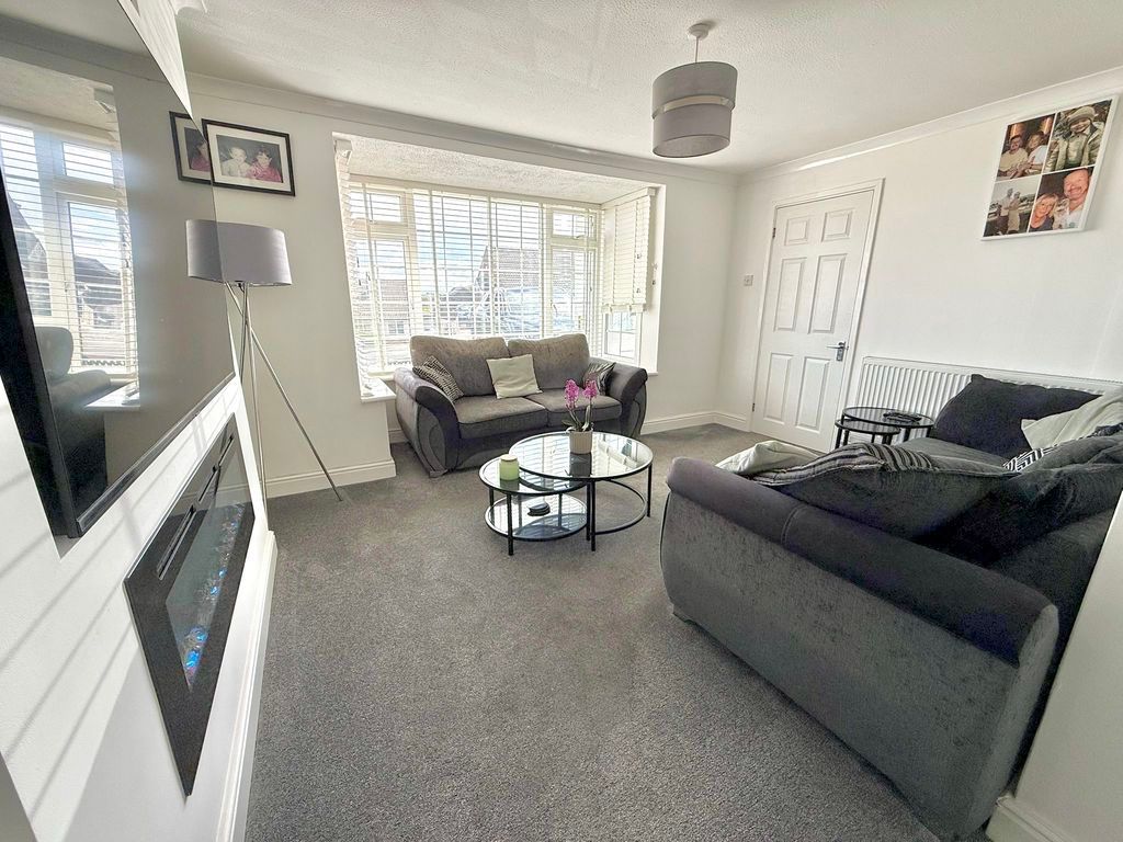 Property photo 2 of 20 Lounge