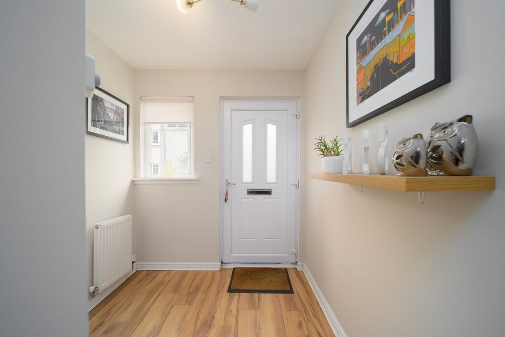 Property photo 2 of 27